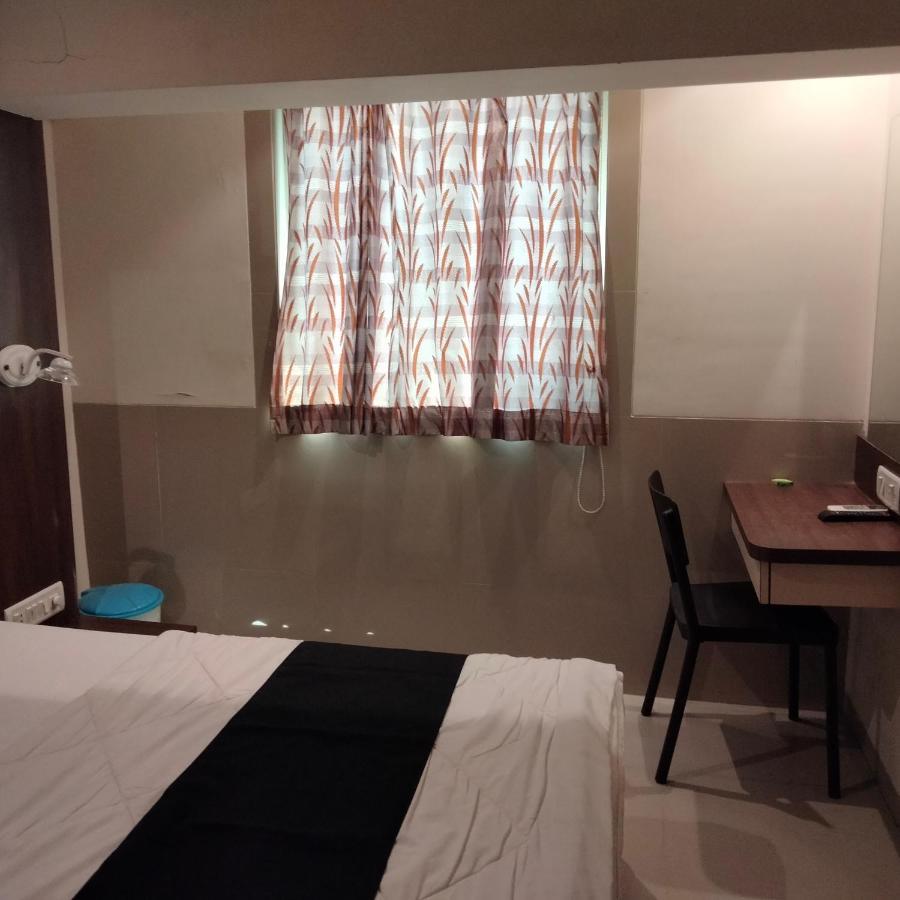 Hotel Everest Lodging Navi Mumbai Exterior photo