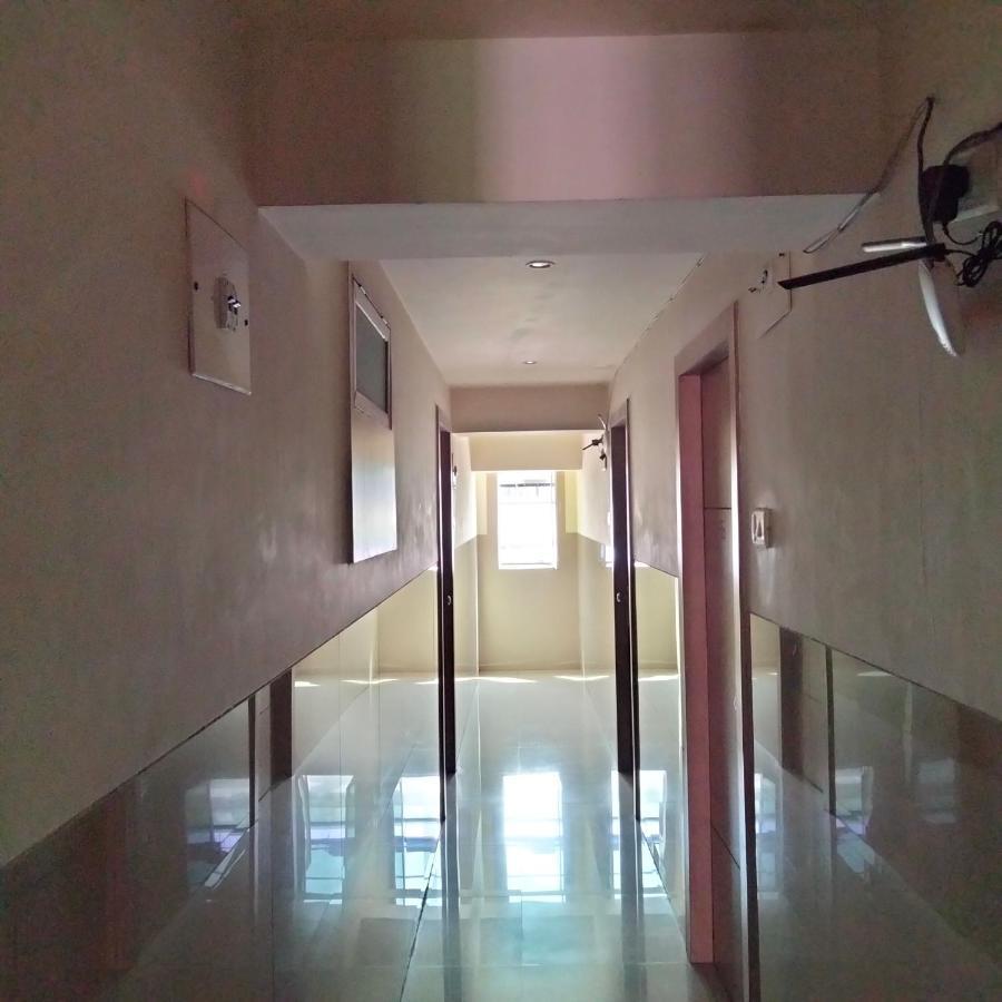 Hotel Everest Lodging Navi Mumbai Exterior photo